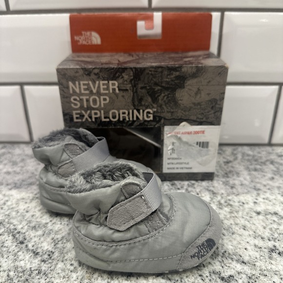 The North Face Asher Bootie Baby 1 Snow Lined‎ Warm Grey Winter Shoes Newborn - Picture 1 of 7